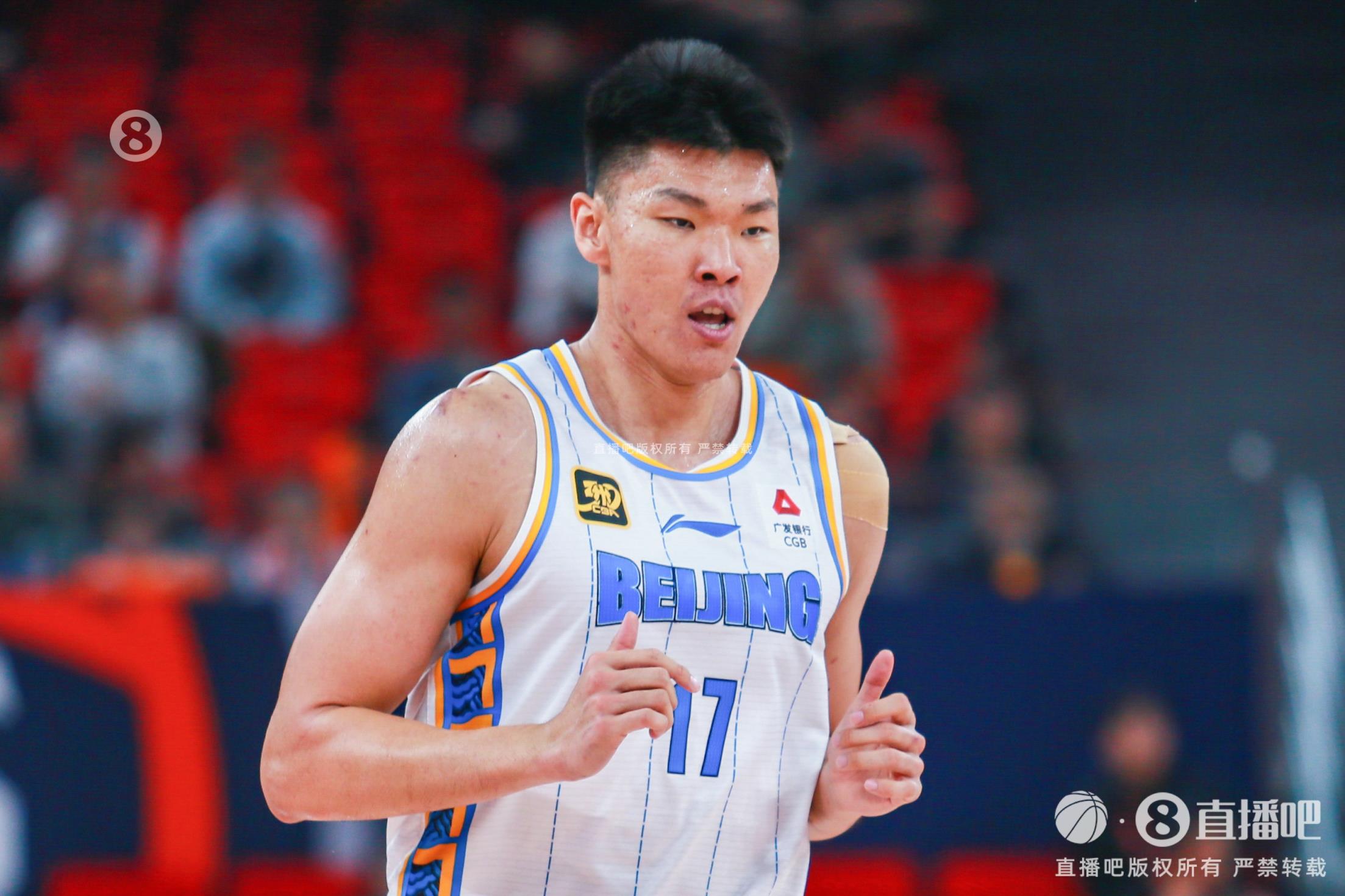 進(jìn)攻端把握機(jī)會(huì)不錯(cuò)！范子銘10投7中貢獻(xiàn)16分3助攻